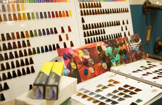 北浦和で営業する美容室は豊富な種類のカラー剤をご用意しております